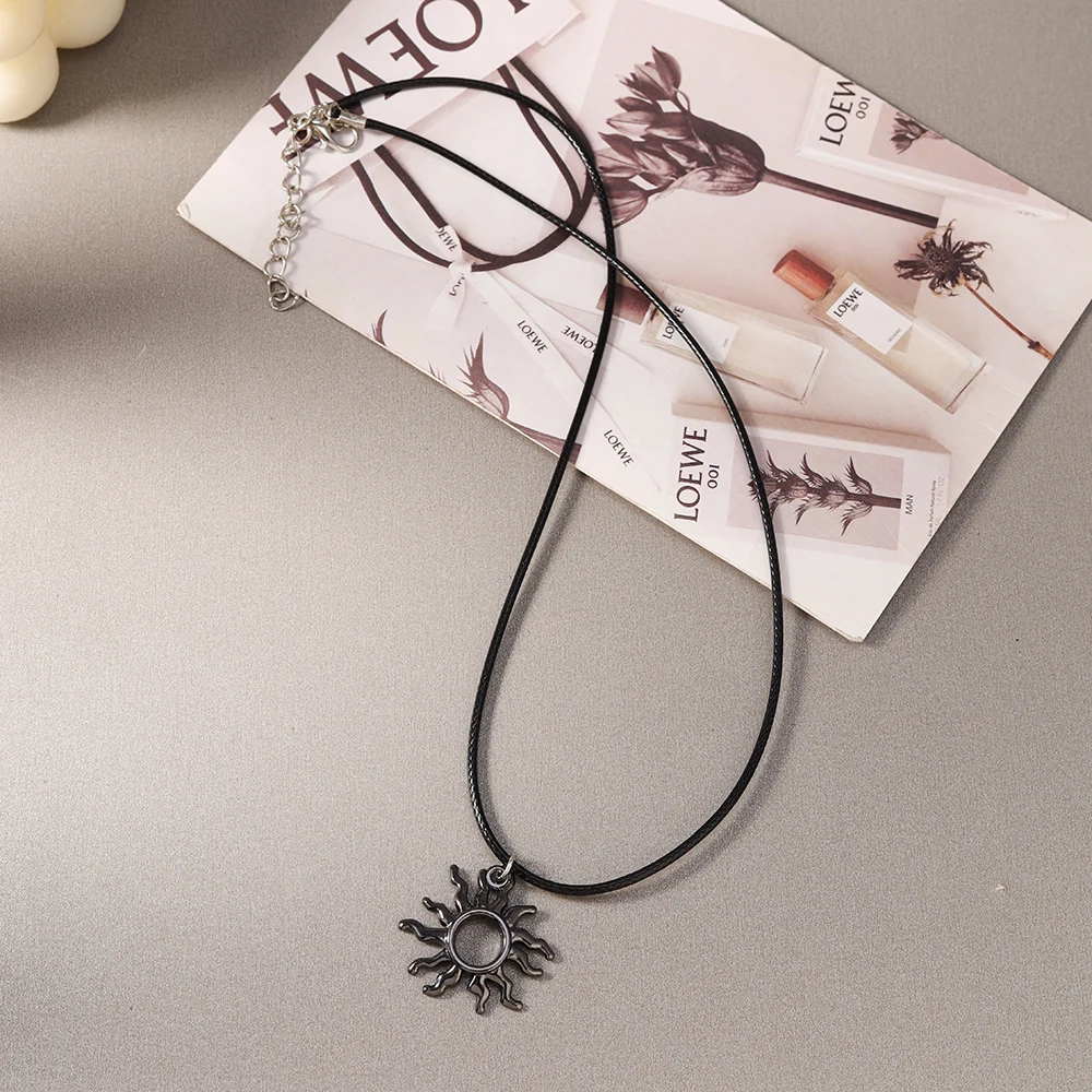Aihua Hip-Hop-Halskette mit Herz-Sonnen-Stern-Anhänger in Gunmetal-Schwarz für Damen und Herren, Punk-Halskette mit schwarzem Seil, Choker, Halsschmuck, Geschenke – Detail 16