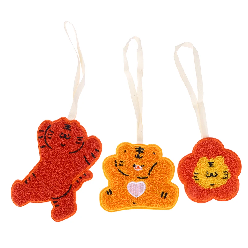 Cute Name Keychains With Flower Exquisite Embroidery Small Bear Pendant Keychain Wholesale Fashion Tiger Keyrings With Name Tag