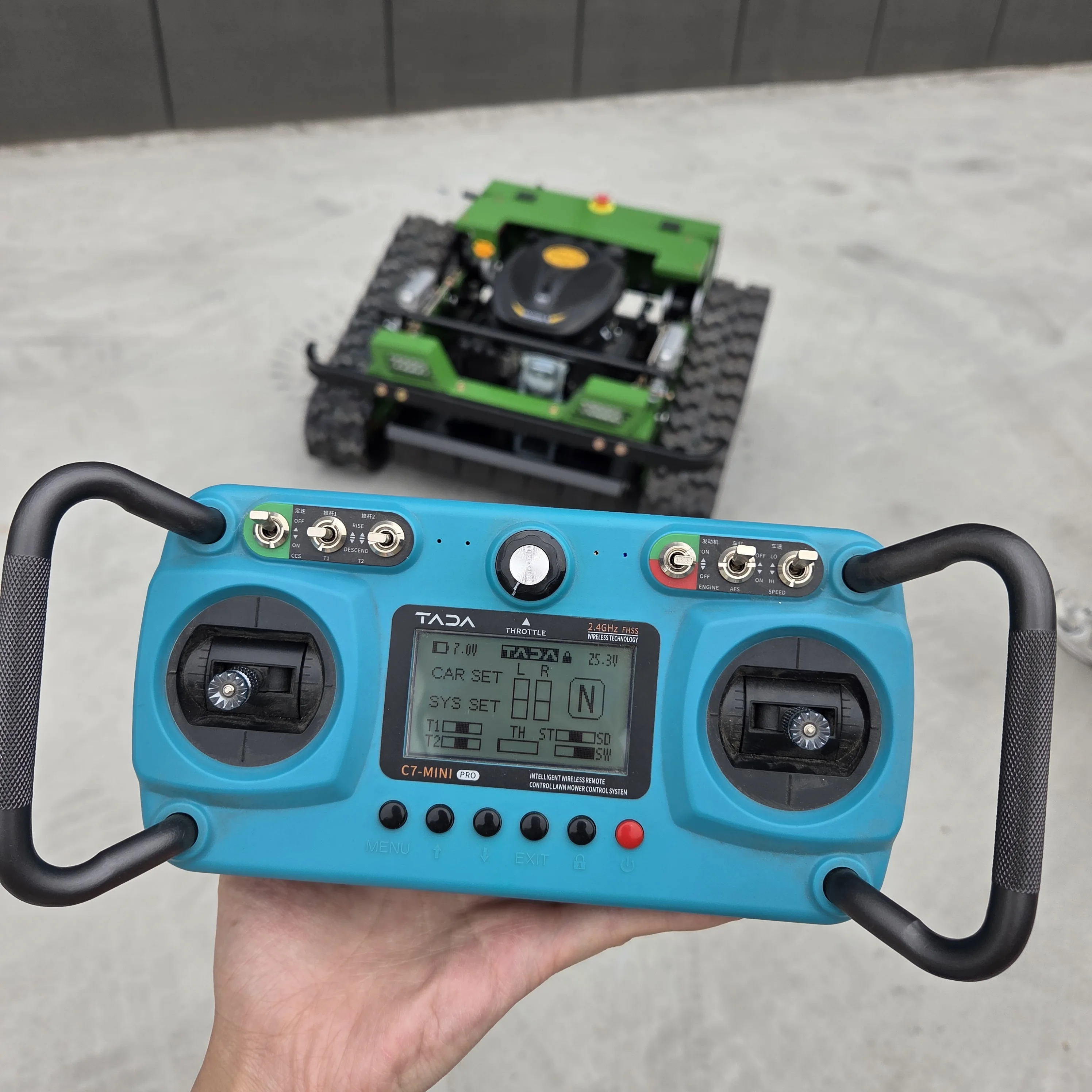 Top garden machinery. Machinery source factory cost price for sale, electric lawn mower for gardeners in rough terrain