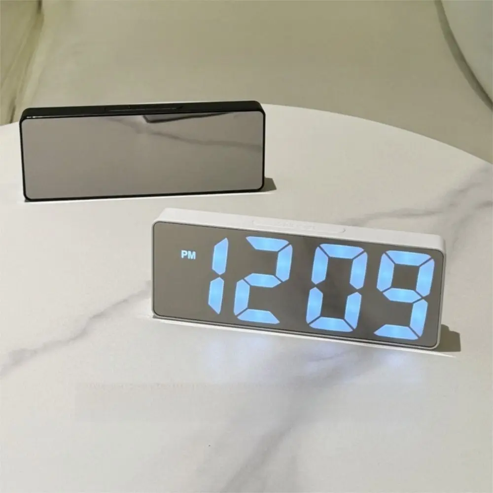 

2 Levels Brightness Digital Alarm Clock 12/24H Format Temperature/Date Display LED Digital Clock Snooze Mode Voice Control