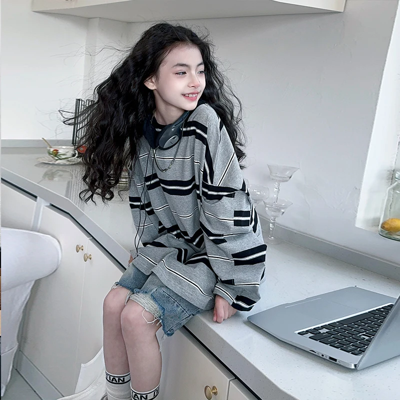 Girls 2-Piece Clothes Set Streetwear Style Outfit with Short Sleeves And Shorts Set Daily Loose Korean Style Suit for Ages 6-14Y