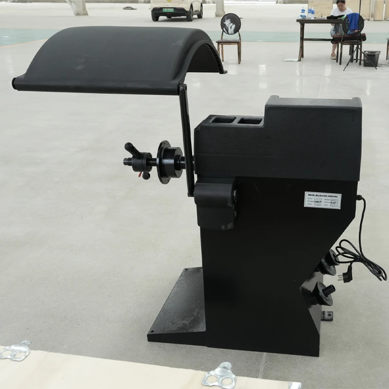 Narzędzie do konserwacji i wyważania opon z cyfrowym wyświetlaczem dla profesjonalnych warsztatów samochodowych