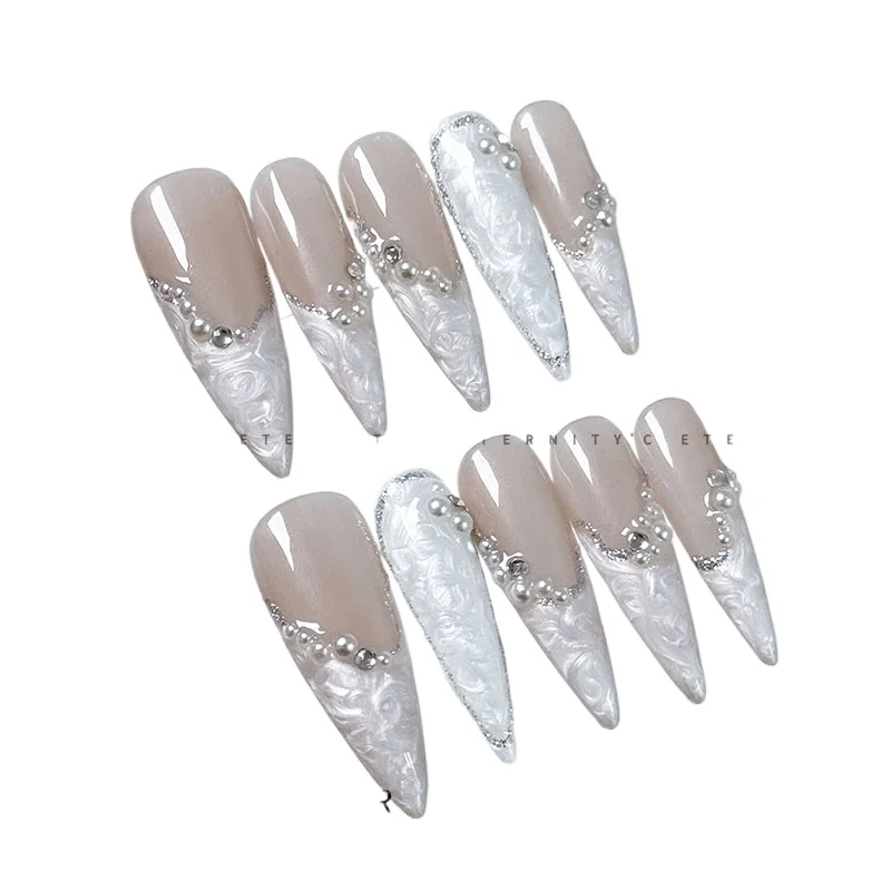 Perlmutterfalter mit Strasssteinen, Nagelkunst, mit Nagelschale und Gewinde, glänzend, hautfarben, französisch, handgefertigt