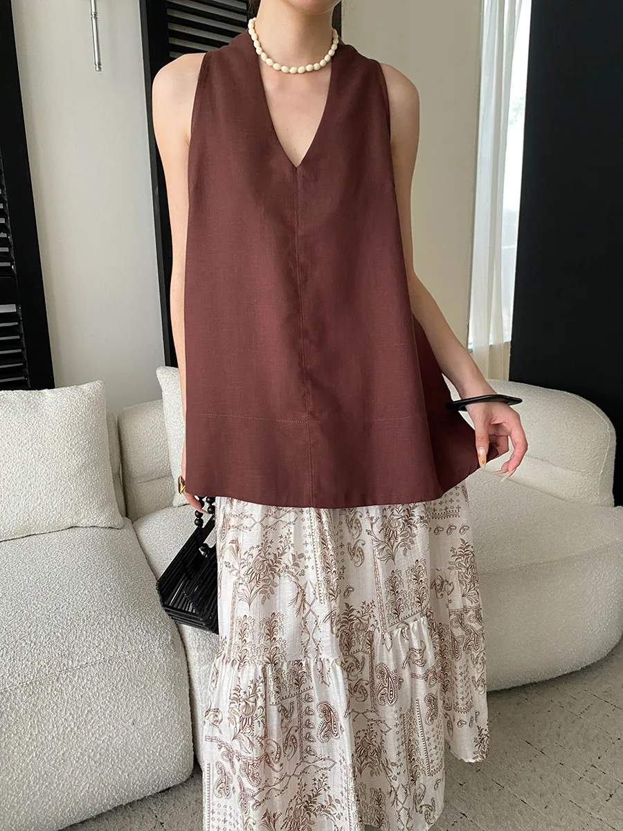 Sommerliche Damen-Weste in unifarbenem Design mit V-Ausschnitt und lockerem Schnitt ohne Ärmel. – Detail 31