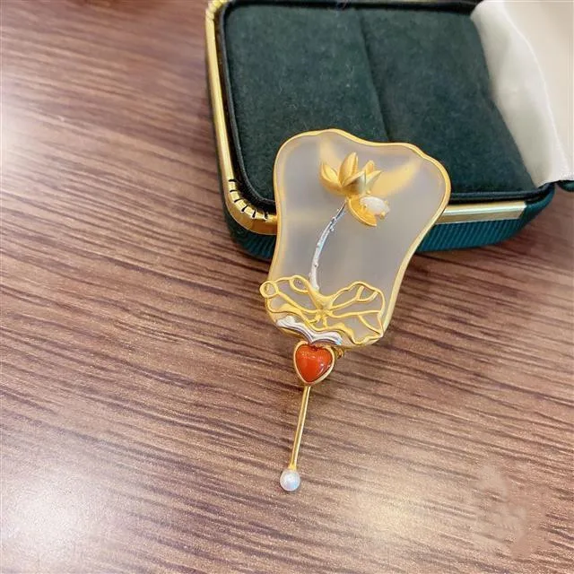 Chinese Style Lucky Auspicious Frosted Natural White Crystal Gold Plated 925 Silver Lotus Banana Fan Brooch Vintage Blessing Jew