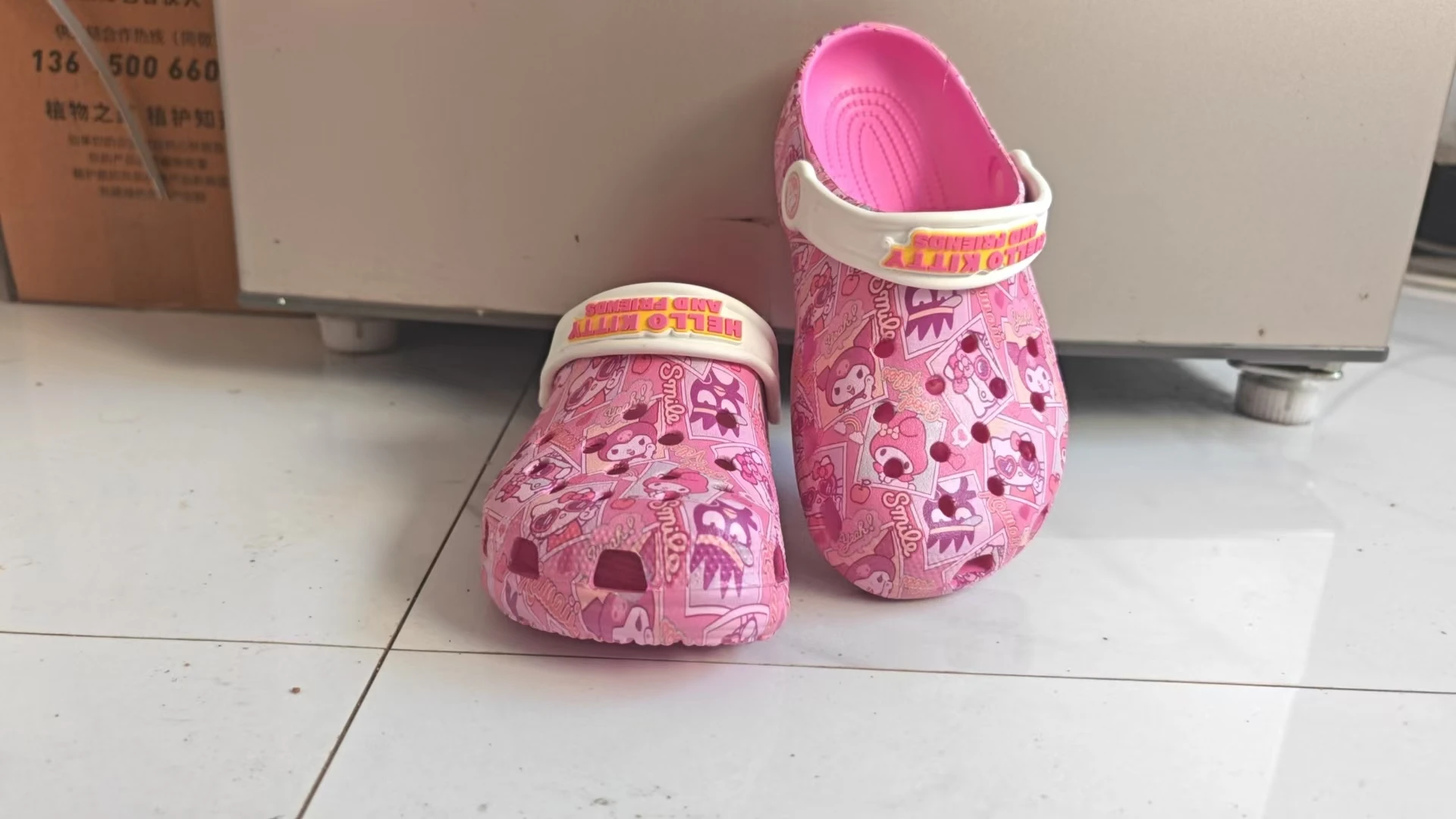 Miniso Sanlio series peripheral cosplay props shoes, beach sandals, walking hole shoes, children's anti slip hole shoes