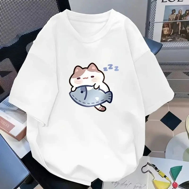 T-shirt a maniche corte da donna con gattino addormentato estivo del fumetto 2025 Nuova maglietta casual versatile da donna
