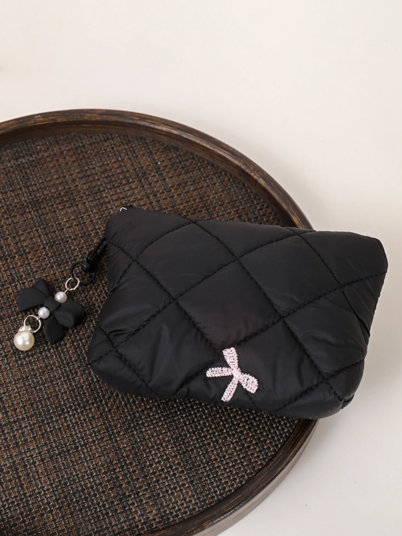 Gesteppte Schleifen-Make-up-Tasche, tragbare Reisetasche für Lippenstift, Kopfhörer und Kleinteile, exquisite Handtasche – Detail 6