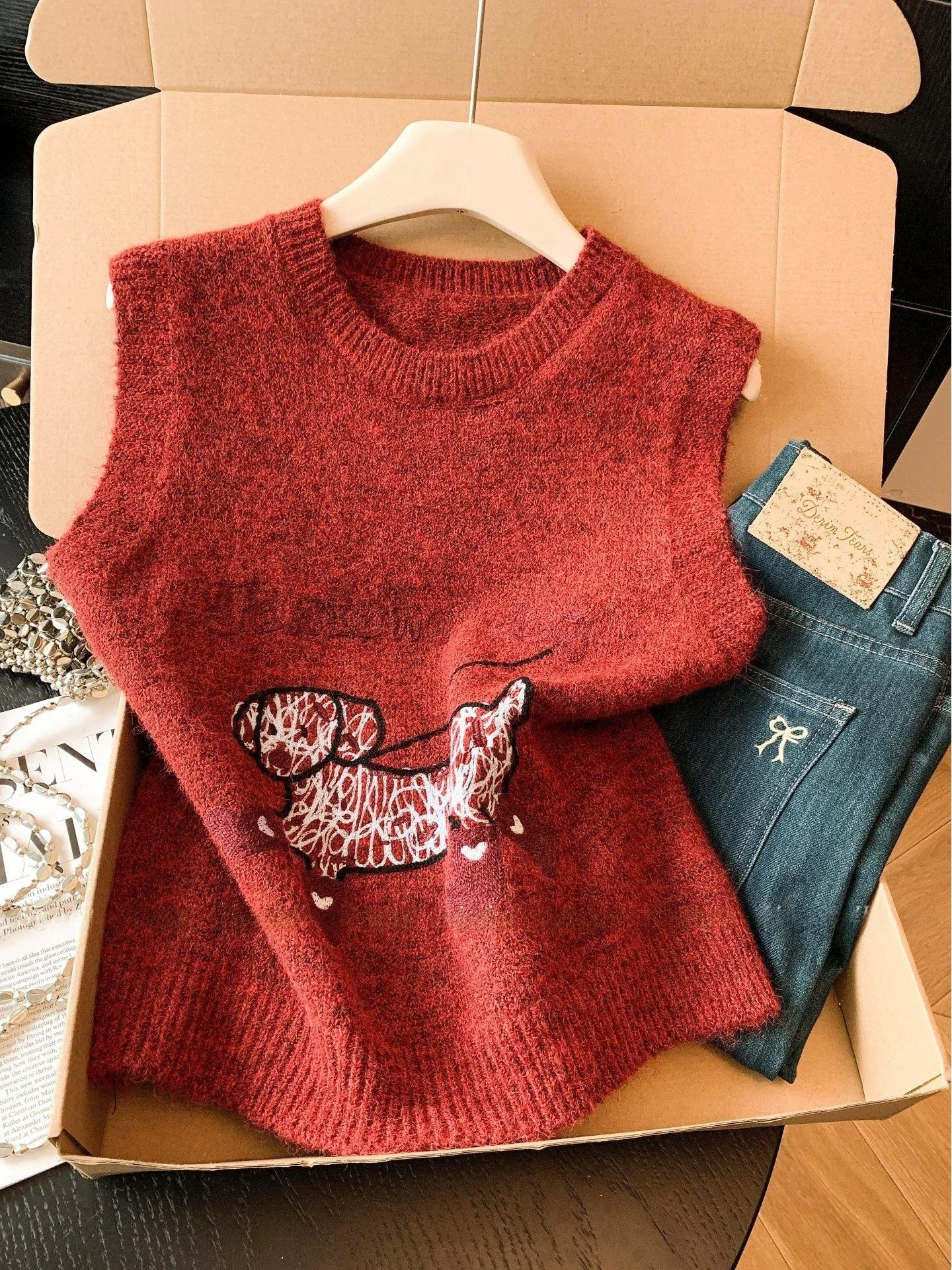 

Милый вязаный жилет с вышивкой в виде мультяшной собаки, женская верхняя одежда, свитер-жилет, многослойный топ, весенний сезон, полиэстер