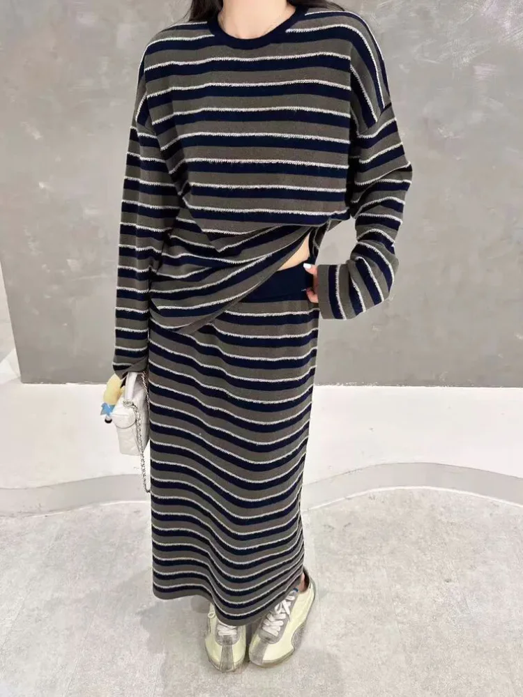 Damski zestaw dwuczęściowy w paski z okrągłym dekoltem, luźny krój, kontrastowe kolory, styl koreański, prosta spódnica, komplet casualowy.