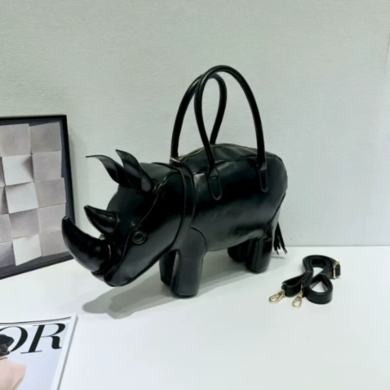 

Этот креативный и необычный 3D-сумочка с животными в форме носорога, который можно носить по диагонали на одно плечо.