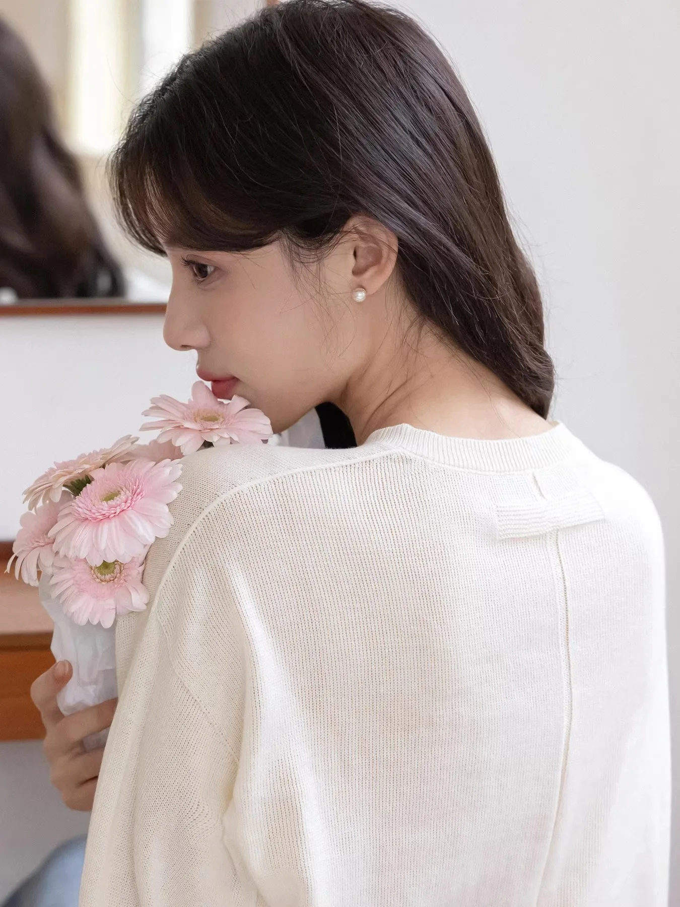 

Spring Early White Knitted Sweater Women's Thin V-Neck Inner Wear Blue Top Commute Style Polyester Fiber Long Sleeve Knitwear