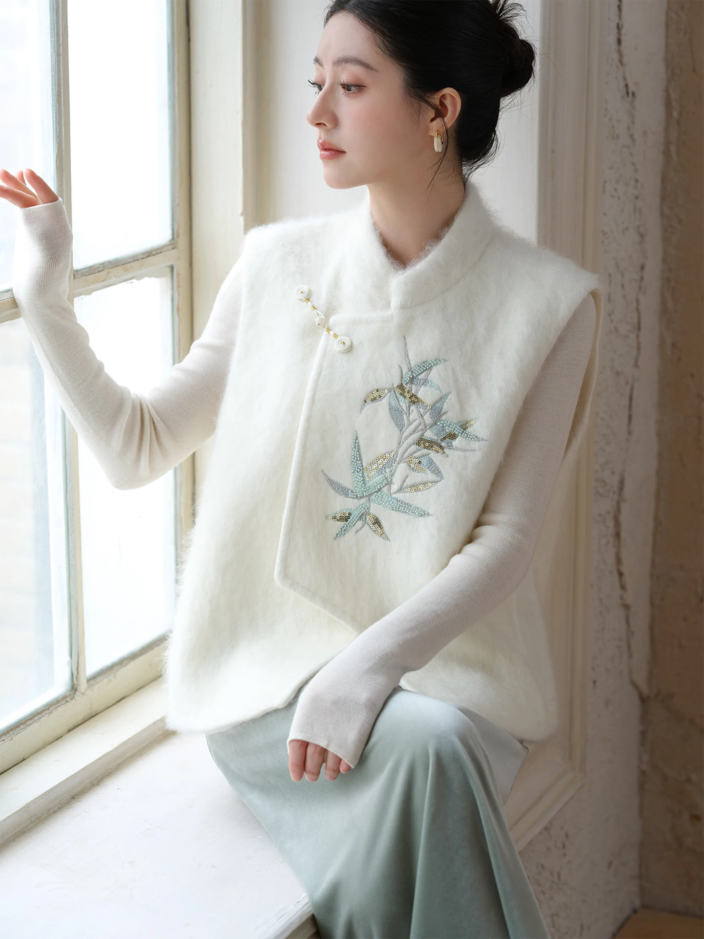 

Женский жилет Ele из бархата с вышивкой, в китайском стиле, зимний, модный, свободного кроя, из шерстяного материала, с воротником-стойкой, на одной пуговице