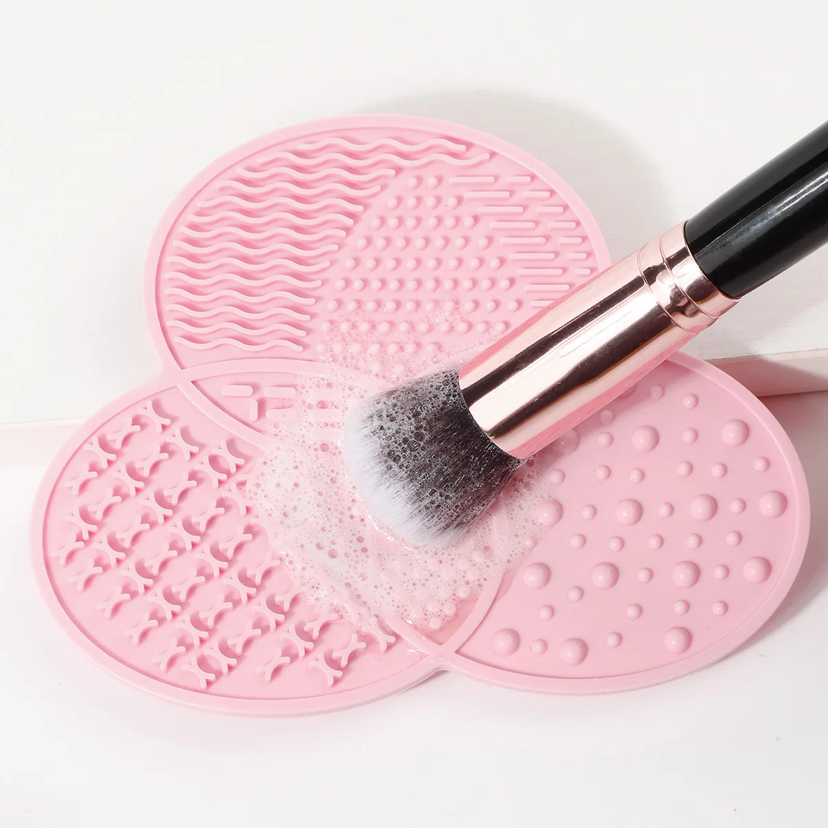 Tragbare Make-up-Pinsel-Reinigungsmatte für Kosmetik-, Foundation- und Augenbrauenpinsel, Gel-Reinigungspad, Silikon-Reinigungsbrett für Make-up-Tools, 1 Stück verkauft