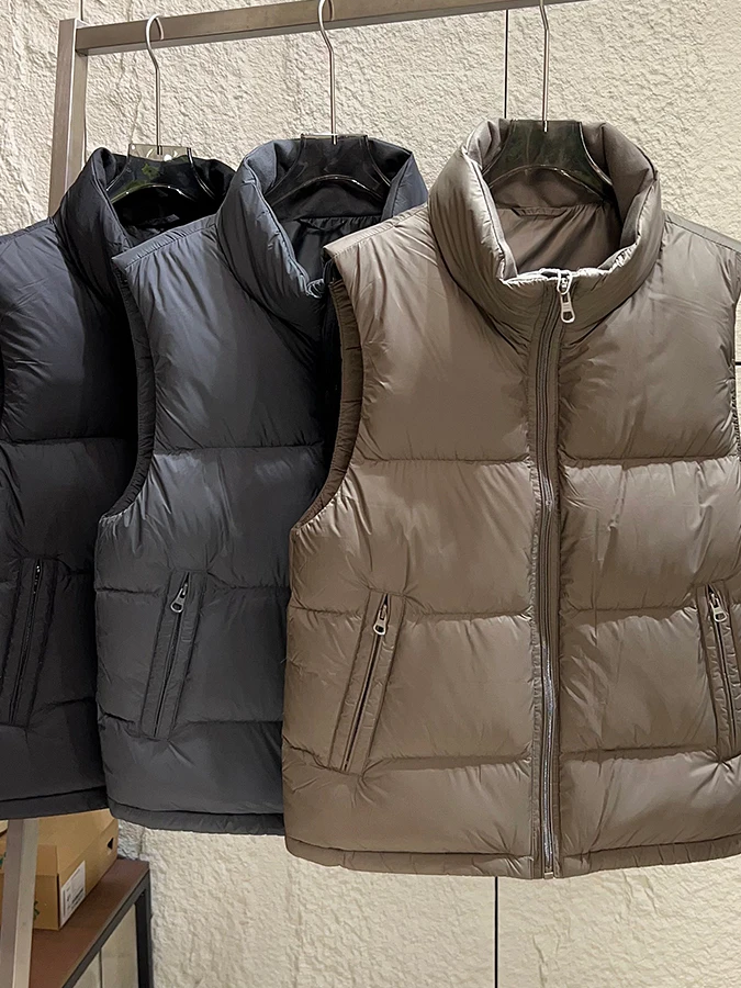 

Men's Fashionable High-Loft Stand Collar down Vest 90 Duck down Thickened Zipper Closure Color Youthful Vitality Style
