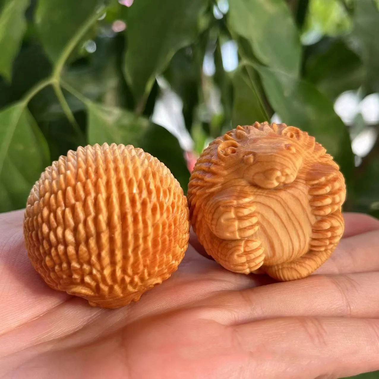 زوج من منتج مصغر خشبي منحوت على شكل قنفذ على شكل حيوان من الخشب الصلب ملحقات مكتب مكتب ديكور منزلي هدايا مضحكة