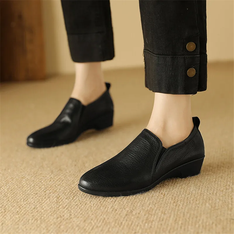Nouvelles Chaussures Femme en Cuir Véritable Printemps-Automne 2027 – Mocassins Tendance à Bout Rond et Talons Compensés Bas