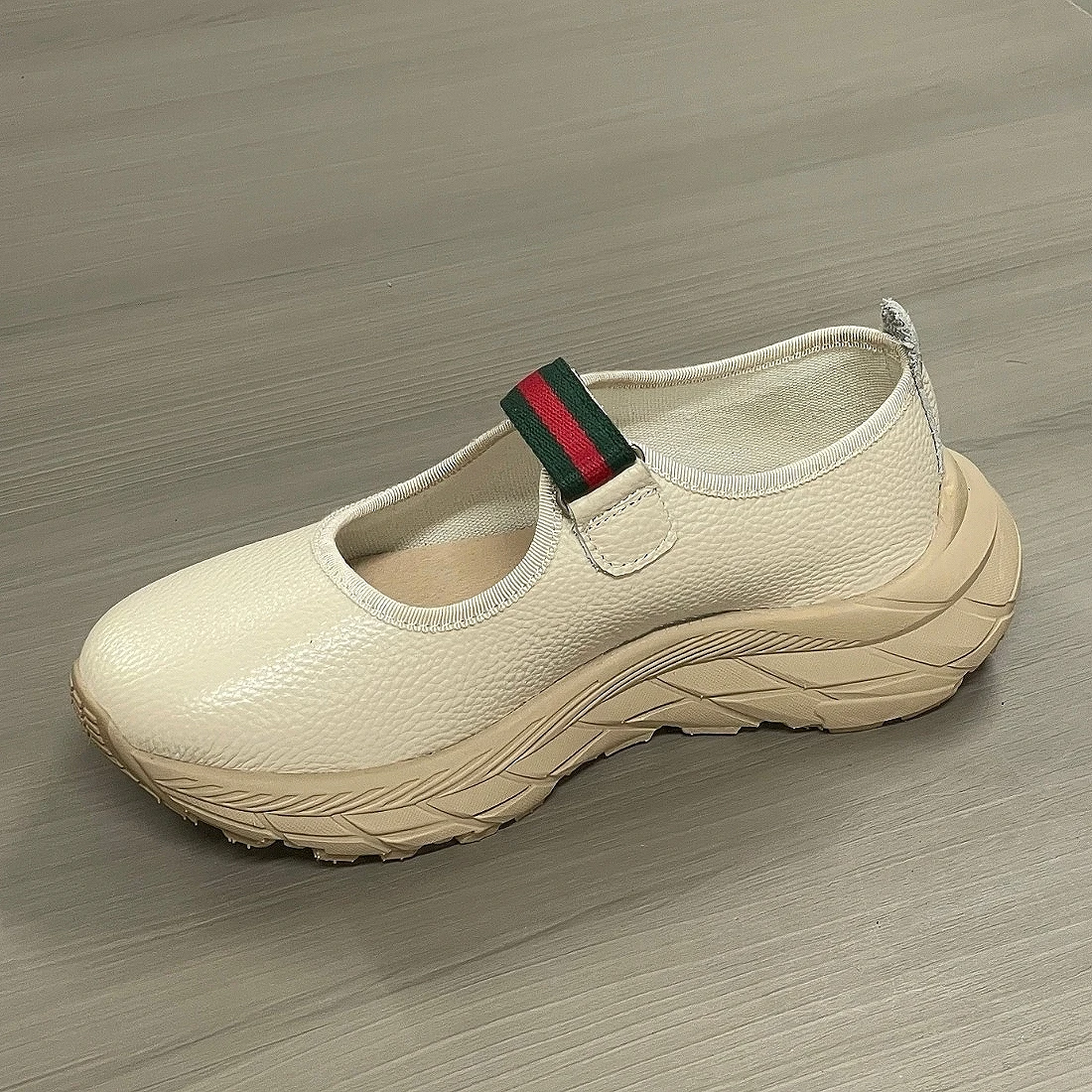 Zapatos casuales de alta calidad para mujer, zapatillas deportivas de diseño moderno y portátiles, con un diseño único, combinación de colores y fabricadas en cuero genuino, ideales como regalo.