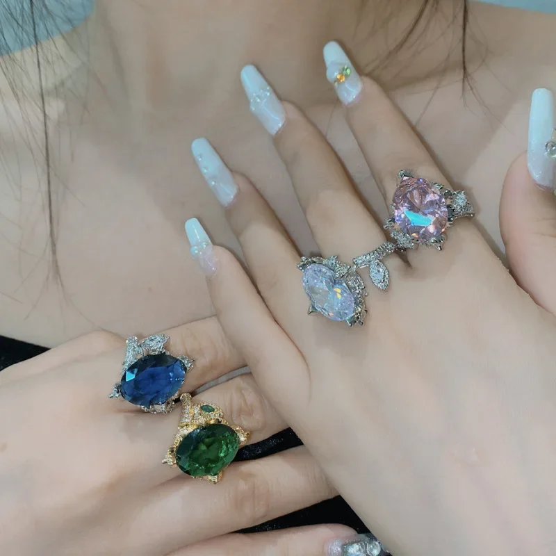 

MDL Moissanite Style Exotic Peacock Emerald Ring 18K Personalized Luxury Full Of Diamonds Zirconium Pigeon Egg Temperament Ring