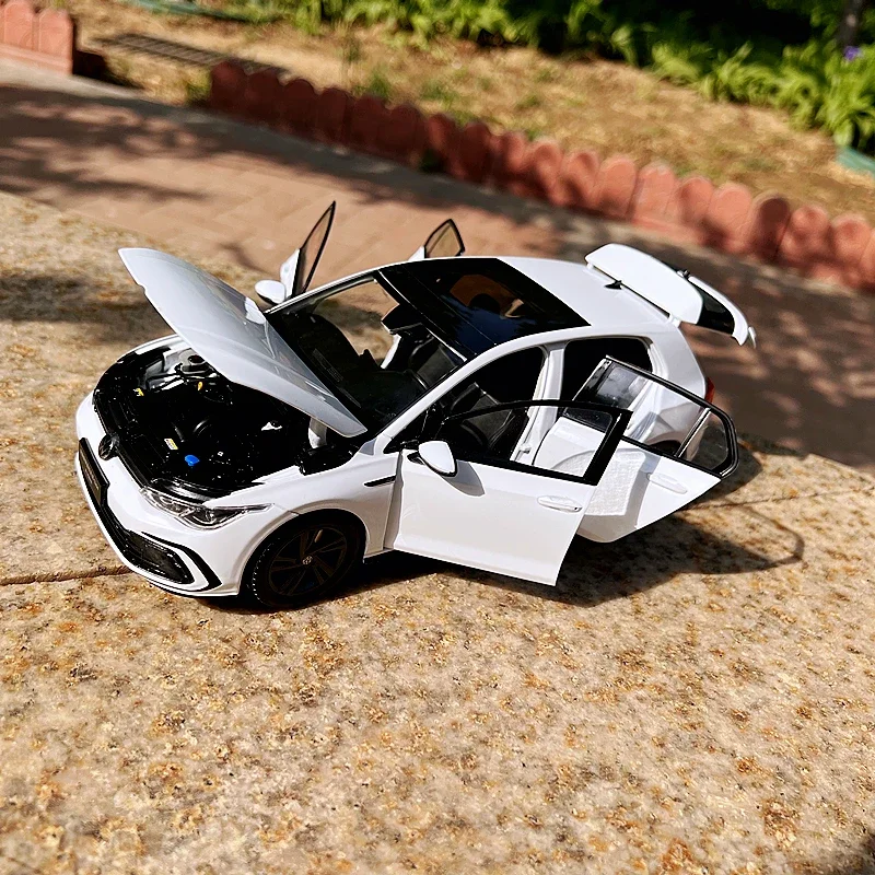 1:18 Volkswagen Golf R-Line 8th Generation High Simulation Diecast Car Metal Alloy Model Car gift collection decorative toy
