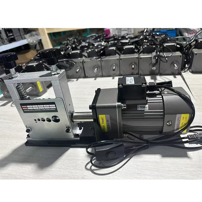 آلة تجريد الأسلاك الكهربائية أوتوماتيكية بالكامل متجرد الأسلاك الصغيرة الخردة الأسلاك النحاسية معدات تجريد الكابلات المنزلية