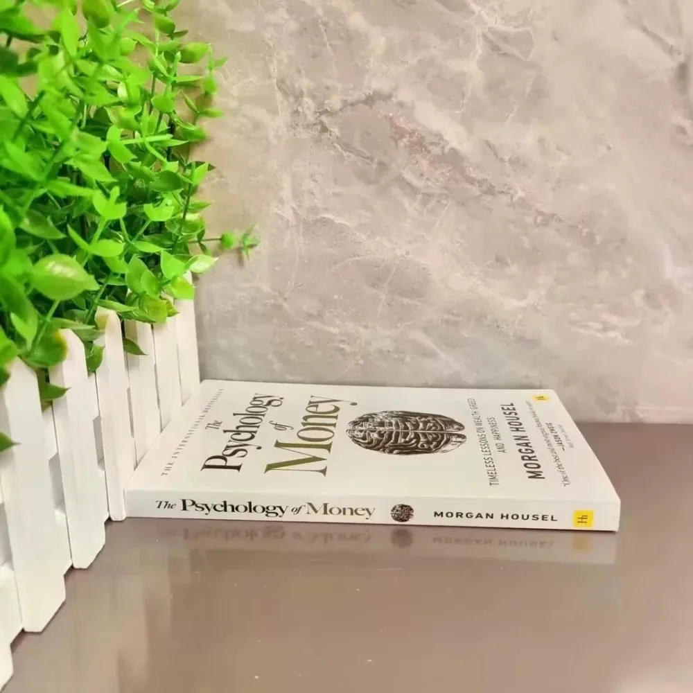 طبعة إنجليزية لعلم الأموال من تأليف مورغان هاوسل - تدريب عقلية الاستثمار، فكرة هدية لكتاب التمويل الشخصي
