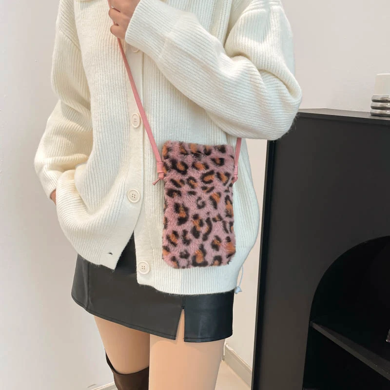 Mode Frauen Kuh Druck Mini Schulter Taschen Weibliche Winter Plüsch Unterarm Taschen Leopard Zebra Muster Flauschigen Tragetaschen Kleine Geldbörsen – Detail 15