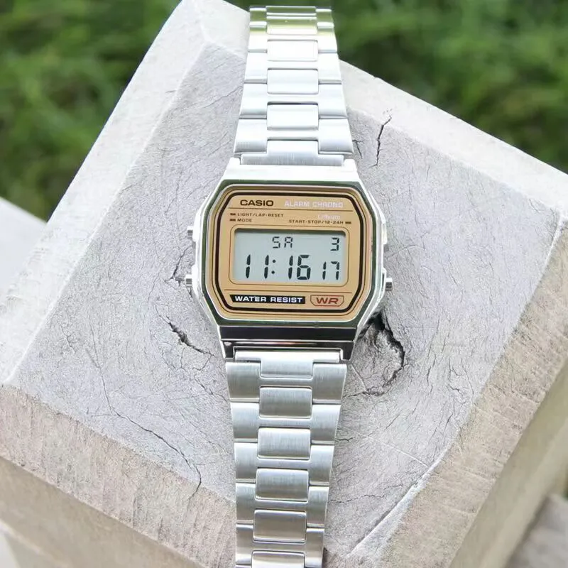 ساعة كاسيو للرجال معدن مربع شاشة ديجيتال ساعات كوارتز مقاوم للماء ساعة رياضية رقمية ريترو للرجال A158WEA-9
