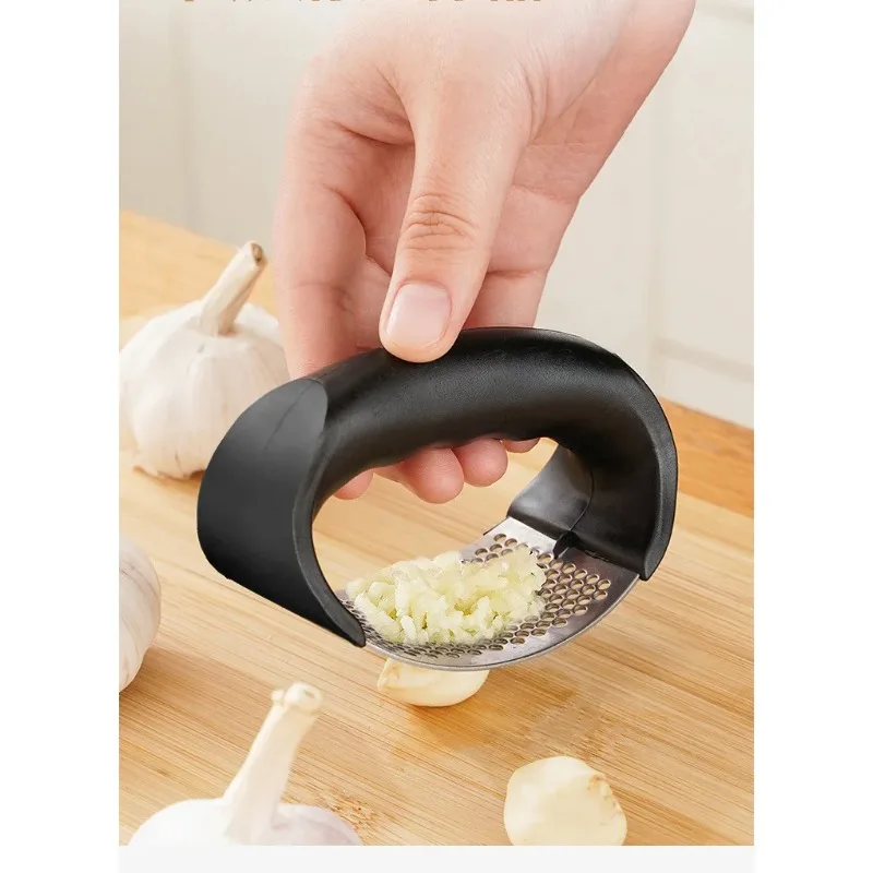Stainless steel garlic crusher, kitchen accessories, small tools, manual garlic crushing tools, garlic mincing tools