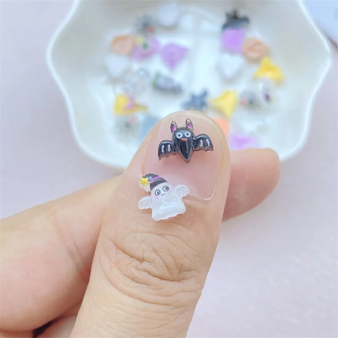 새로운 미니 만화 네일 아트 액세서리, 할로윈 시리즈, 재미있는 유령 마술 모자, 어린이 착용 가능한 네일 액세서리