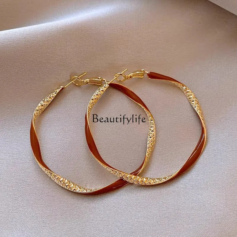 

2024 new red twist large circle earrings women's new exaggerated earrings