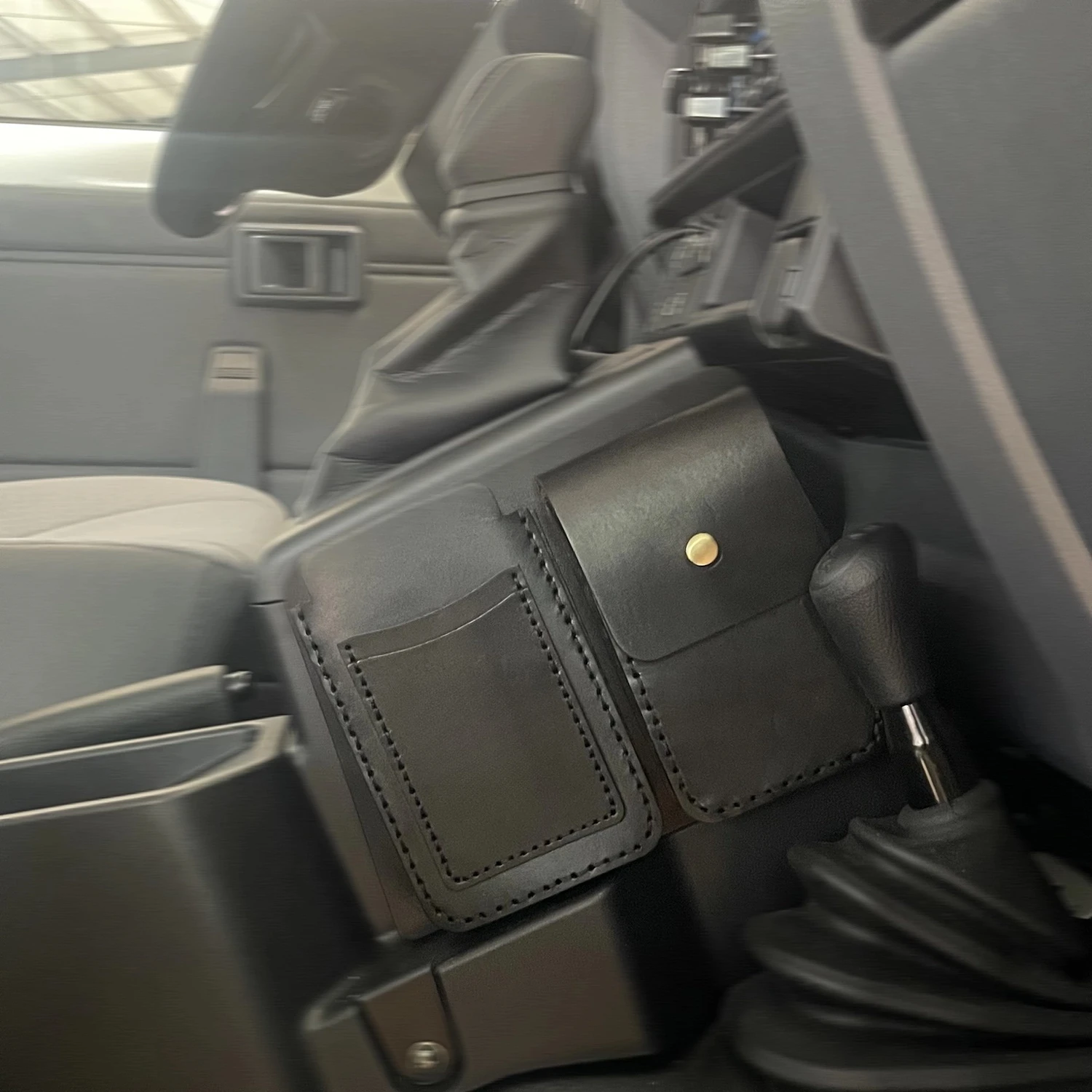 Automatic transmission side storage bag Suitable for Toyota LC71/76/78/79 automatic transmission model cowhide retro bag