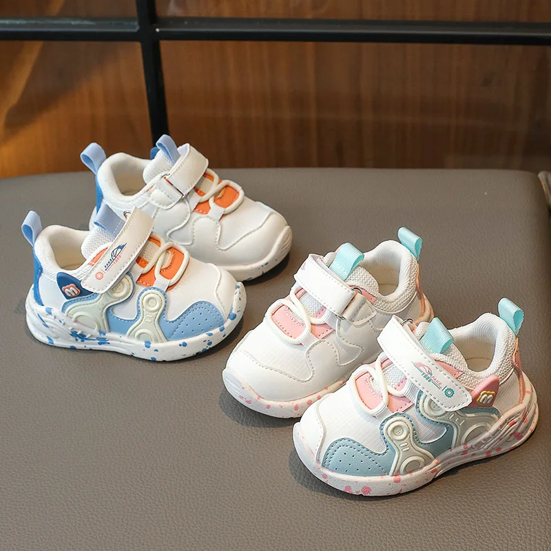 Sneakers per neonati in rete traspirante per la pelle suola in gomma antiscivolo culla per bambini scarpe per primi camminatori