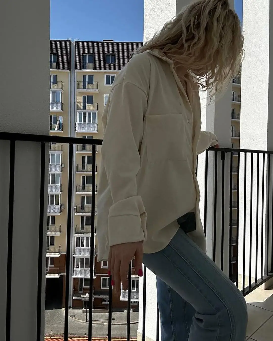 2025 الربيع/الخريف جديد مريح قميص نسائي غير رسمي موضة بلون التلبيب كم طويل واحدة بريت سترة فضفاضة