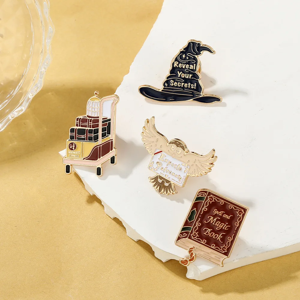 Miniso – épingles à revers de l'académie magique, ensemble en émail, broches de poudlard, Badges pour femmes et hommes, sac à dos, vêtements, accessoire cadeau, 6 pièces