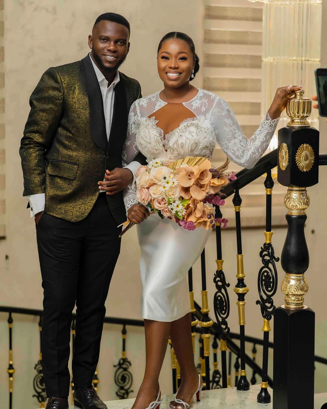 Plus size cetim sereia vestido de casamento sheer o pescoço manga longa contas de cristal vestidos de noiva robe de soiree