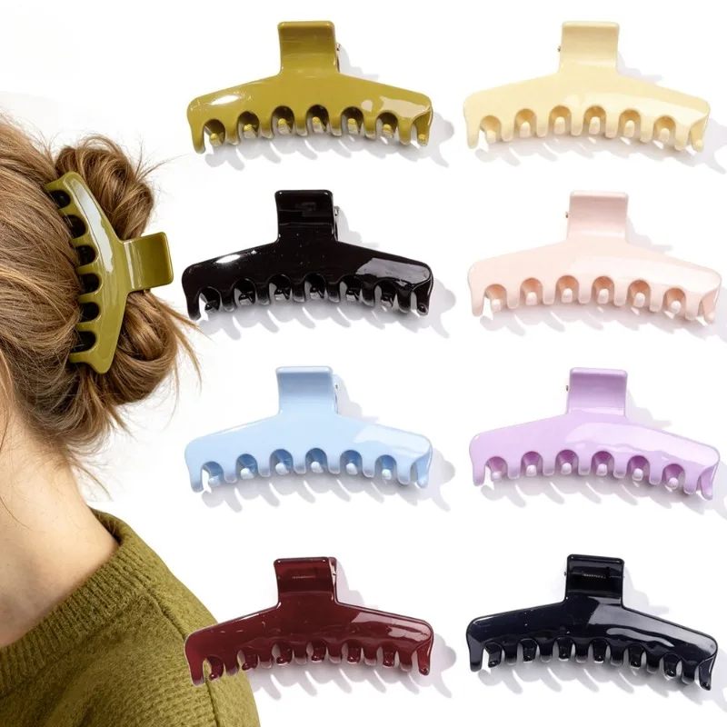 

Clam-style hair clip with cream-coloured glossy silicone, shark-claw design – everyday hair accessory for commuting