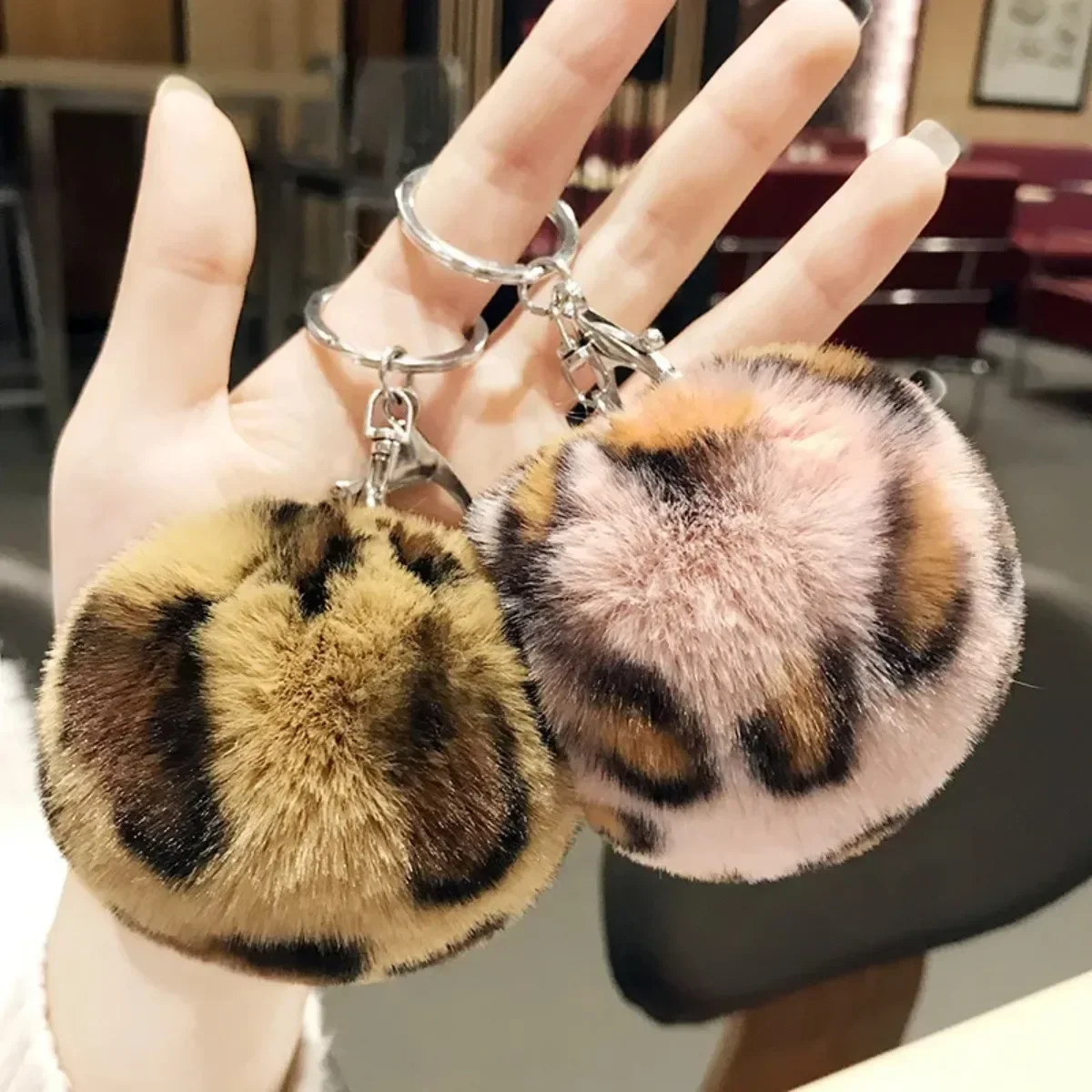 Student Bag Keychain Leopard Print Plush Fur Ball with Heart Design Car Key Pendant Gift Wholesale