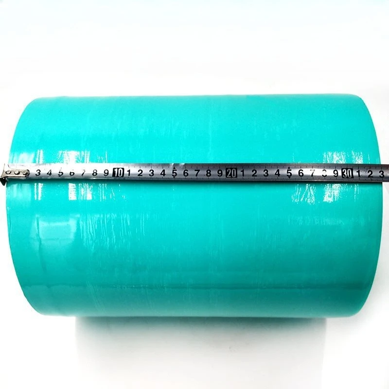 Folia do owijania silaje dmuchanej, przetworzonej, plastikowa osłona na silaje do owijania w rolce, produkt rolniczy z tworzywa sztucznego, rok 2025.