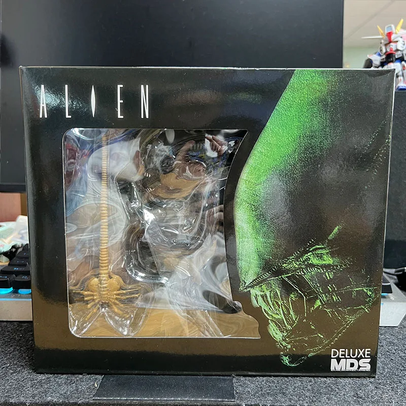 Original MEZCO TOYS Ant Designer Series Q Edition Alien Luxury Edition 5-inch Action Figure Model Toy Gifts