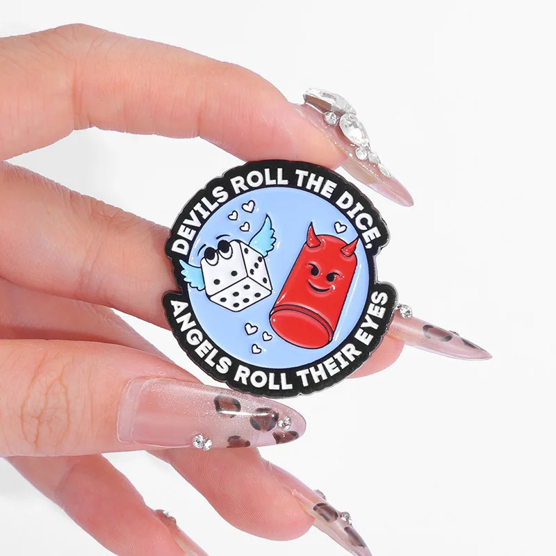 

Забавные значки-броши в виде игральных костей: креативные значки с дьяволами, крутящими игральные кости, и ангелами, моргающими глазами, эмалевые значки-броши, ювелирные аксессуары, подарок для друзей