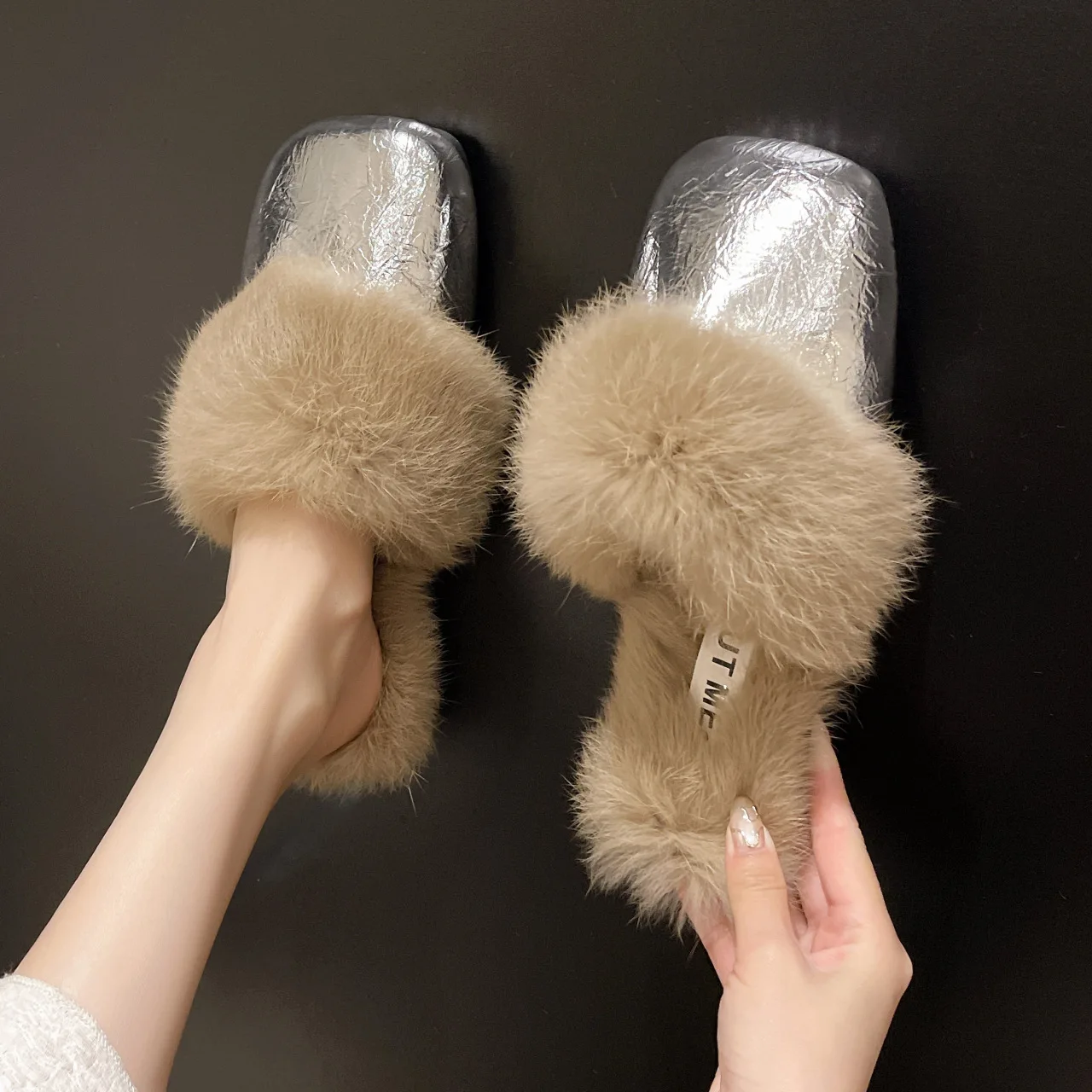 

New Chunky Heel Fuzzy Slippers for Women Outdoor Wear with Buckle Strap Flat Sole Slip-On Warm Fleece-Lined Women's Shoes