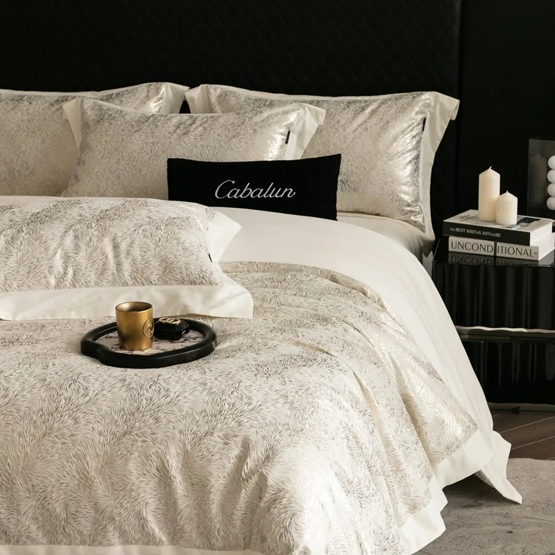 Long-staple Cotton Thickened and Ground Four-piece Set Light Luxury Jacquard Quilt Cover Bed Sheet Pillowcase Bedding Set.