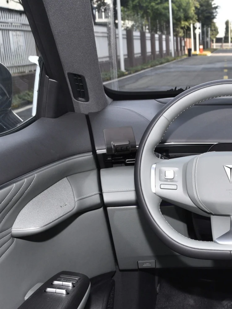 Non-Destructive OEM Custom Phone Holder & Base Designed for 2023-2025 Deepal S07, Won’t Interfere With Driver’s Field of Vision