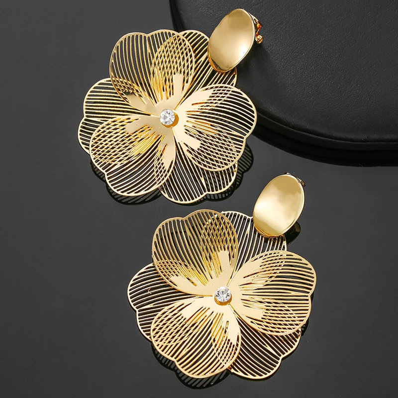 Retro Double-layer Metal Flower Clip on Earrings for Women Brushed Hollow Non Pierced Design Dangle Earrings Holiday Jewelry