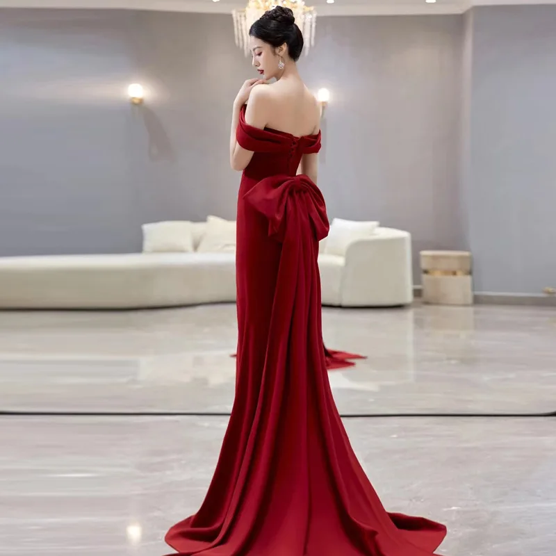 فستان زفاف أحمر بكتف واحد دكتور مسائي للعروس خطوبة الاسمية لصالح الدكتور طول الأرض شيفون منتصف الخصر زفاف دكتور