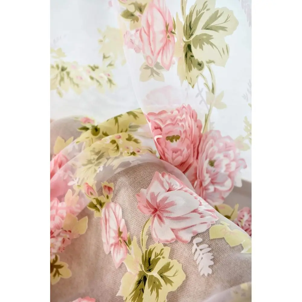 Gorden Sheer Motif Bunga Pink dengan Rod Pocket - 2 Panel, 60 cm Setiap Panel, Panjang 84 cm, Lebar Total 120 cm untuk Cahaya Alami