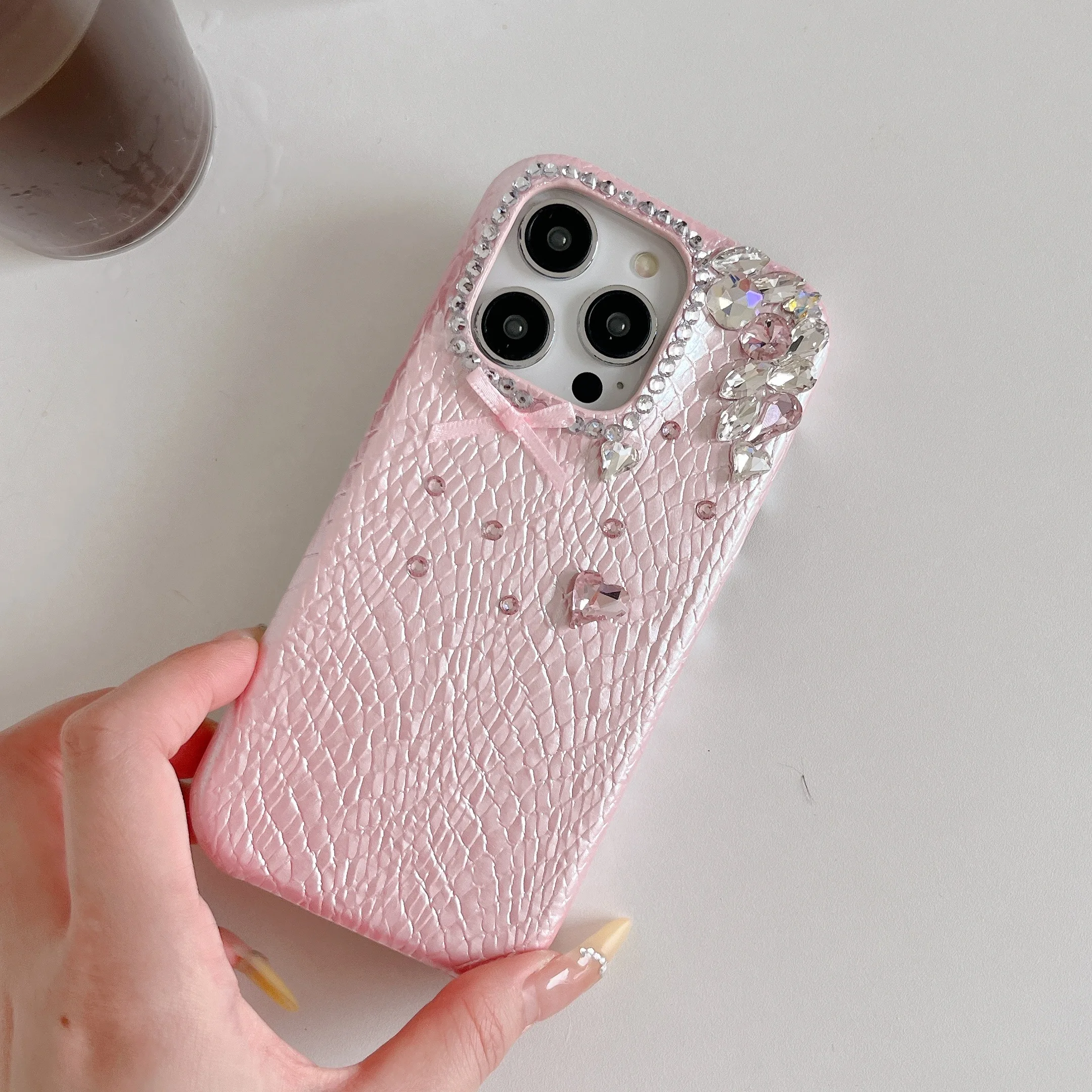 

Роскошный чехол для телефона с блестящими стразами и 3D цветком для Apple iPhone 17 Pro Max Air 16 14 15 Pro 13, устойчивые к падению чехлы