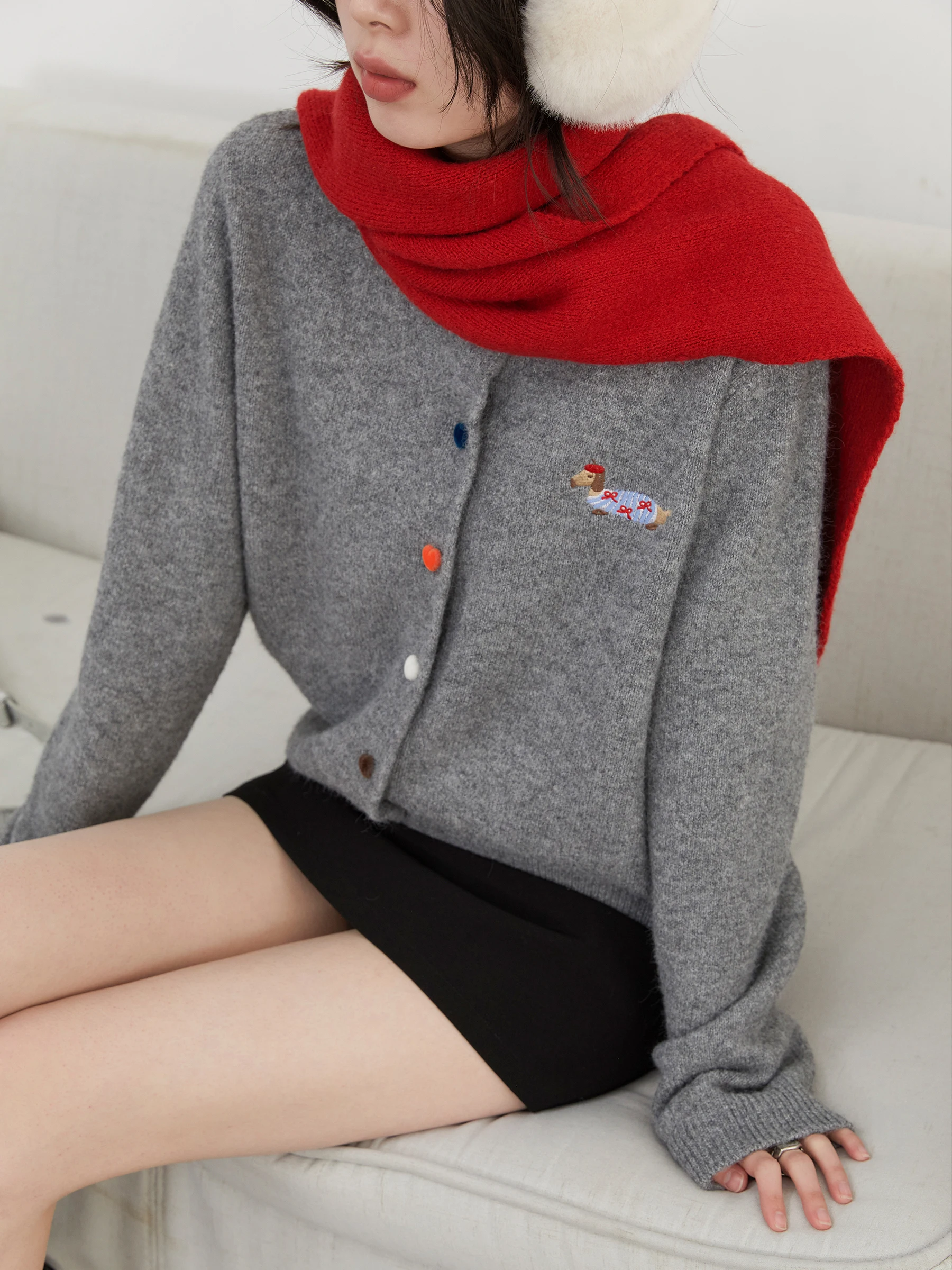 

CHICVEN Весенняя новинка: женский вязаный кардиган с вышивкой в виде мультяшной собаки и пуговицами в форме сердца, повседневный свободный крой, длинный рукав