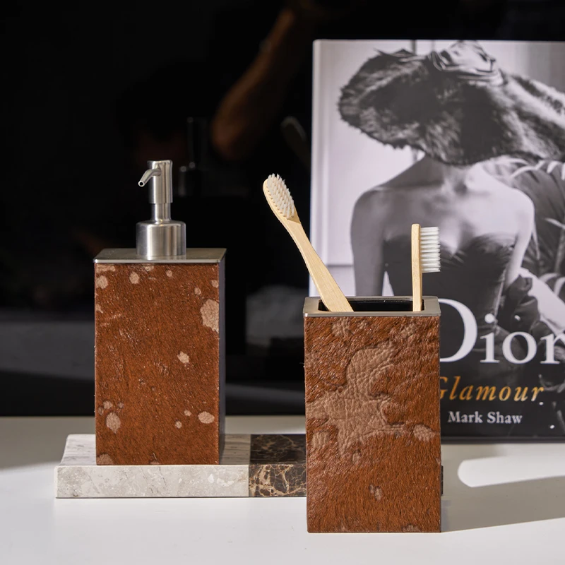 

Brown Leather Marble Lotion Bottle Bathroom Wash Tray Cup Bathroom Accessories Indoor Press-type Soap Dispenser Travel Bottle